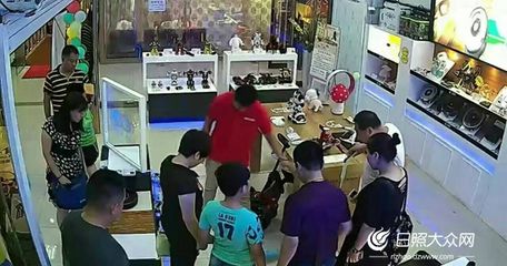 嘉世达家用机器人活力登场童博会现场赠送紫砂杯