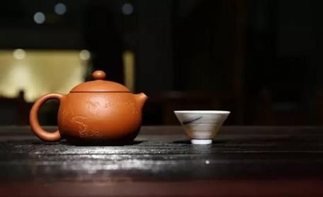 藏友阁告诉您紫砂壶不用的时候,为什么不能用锦盒装起来