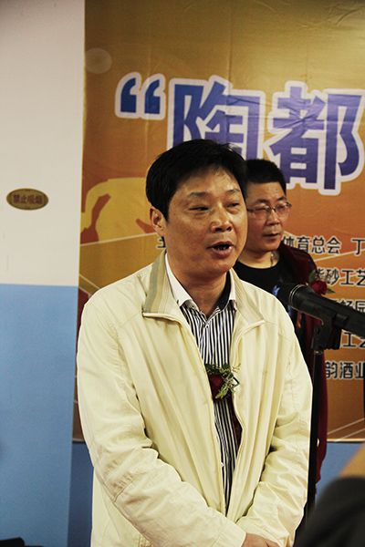 方圆杯乒乓球赛在紫砂工艺厂乒乓球馆举办