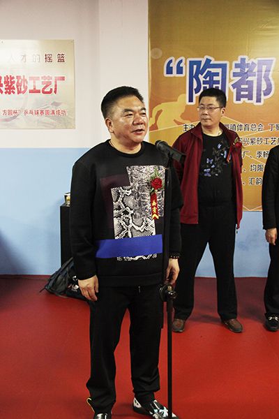 方圆杯乒乓球赛在紫砂工艺厂乒乓球馆举办
