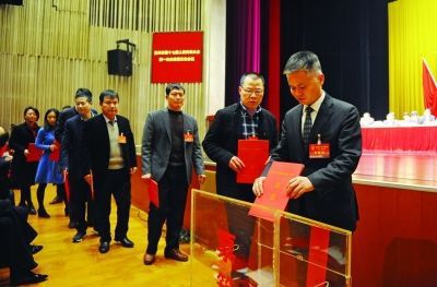 宜兴市十七届人大一次会议胜利闭幕