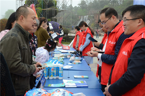 <b>宜兴市</b>举行司法日法治宣传活动