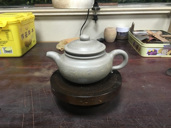 这把<b>紫砂</b>壶泡茶烫手,是假壶!其实原因…