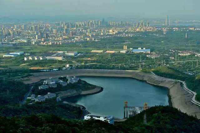《新华日报》头版点名<b>宜兴</b>,原来是因为TA…