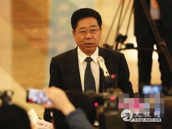 岳曙泽走进<b>宜兴市</b>川埠小学传播陈式太极拳