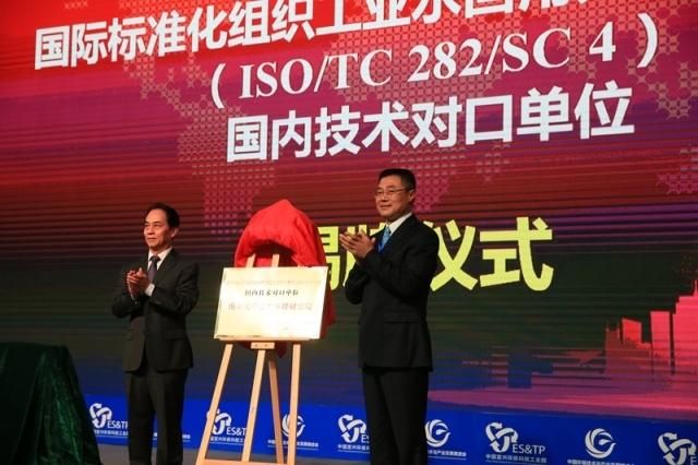 《新华日报》头版点名<b>宜兴</b>,原来是因为TA…