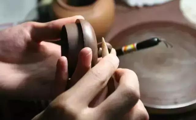 为何<b>紫砂</b>壶打碎了,很少人想重做,壶盖打碎了,很少人不想重配。