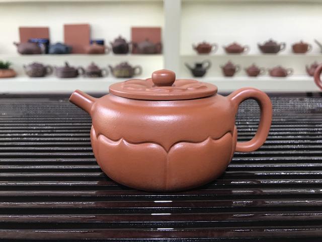 手机实拍:美丽的芙蕖<b>紫砂</b>壶~