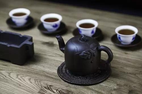 <b>紫砂</b>壶:一缕茶香丝丝心意