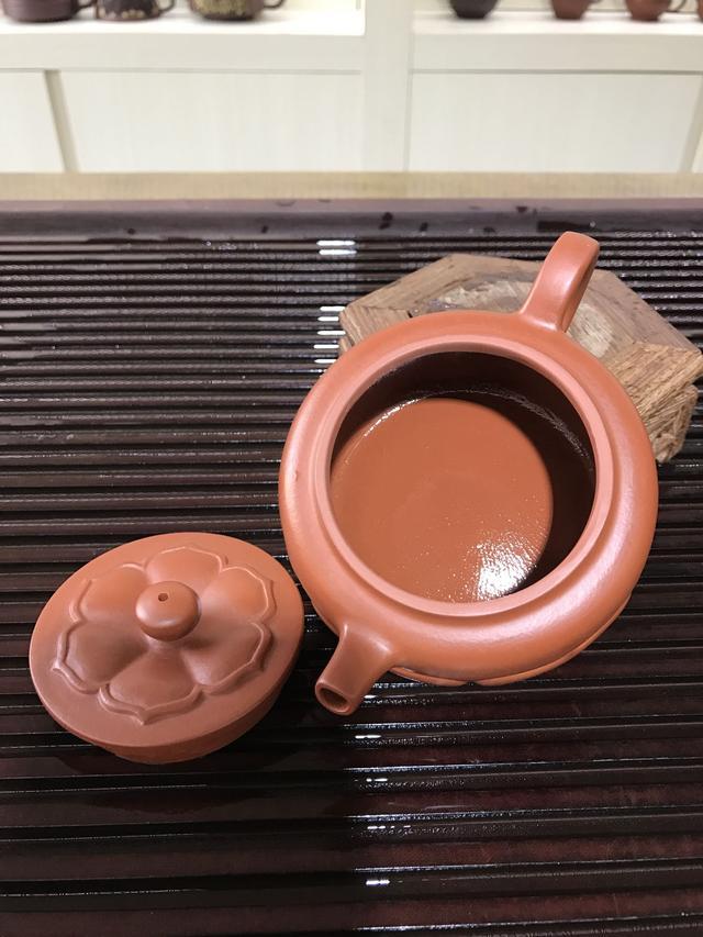 手机实拍:美丽的芙蕖<b>紫砂</b>壶~