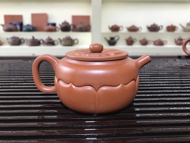 手机实拍:美丽的芙蕖<b>紫砂</b>壶~