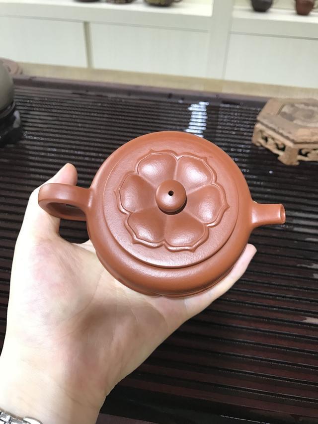 手机实拍:美丽的芙蕖<b>紫砂</b>壶~