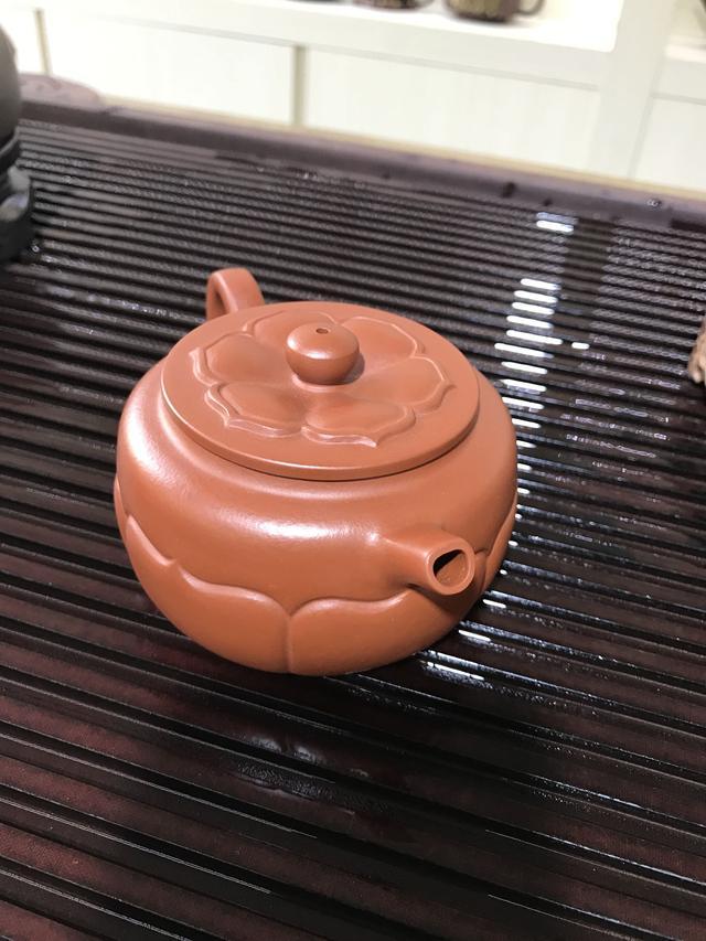 手机实拍:美丽的芙蕖<b>紫砂</b>壶~