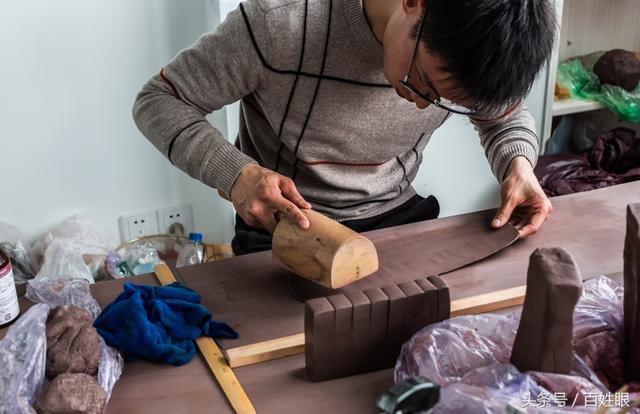 中国江苏宜兴传统<b>紫砂</b>制作工艺考究