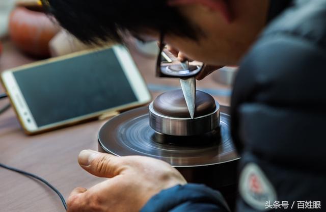 中国江苏宜兴传统<b>紫砂</b>制作工艺考究