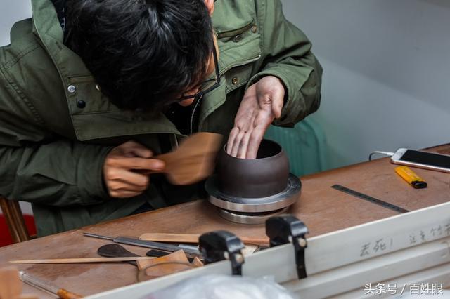 中国江苏宜兴传统<b>紫砂</b>制作工艺考究