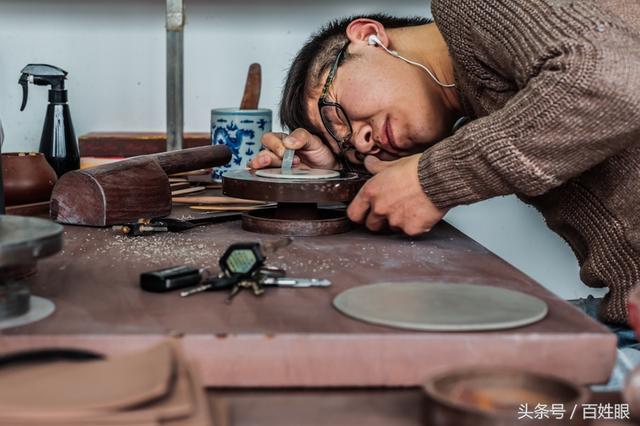 中国江苏宜兴传统<b>紫砂</b>制作工艺考究