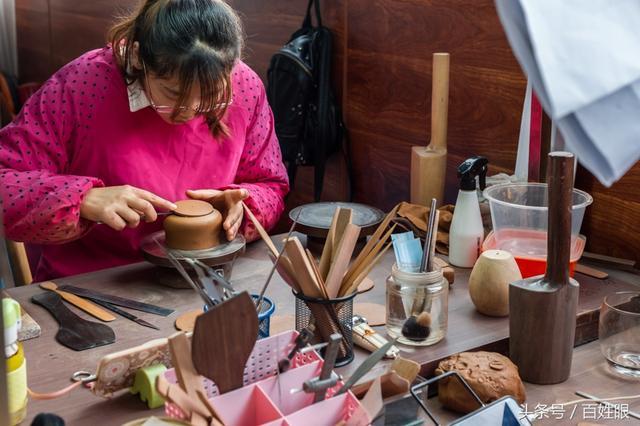 中国江苏宜兴传统<b>紫砂</b>制作工艺考究