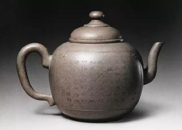 故宫<b>紫砂</b>亮相宜兴 清宫旧藏再现紫玉经典