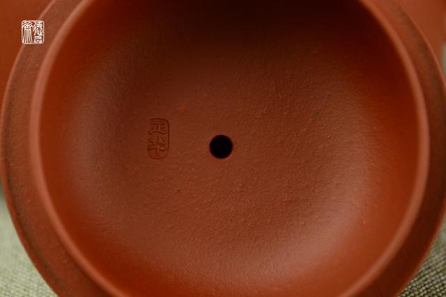 九十年代初<b>紫砂</b>一厂出品 · 周正华红泥壶