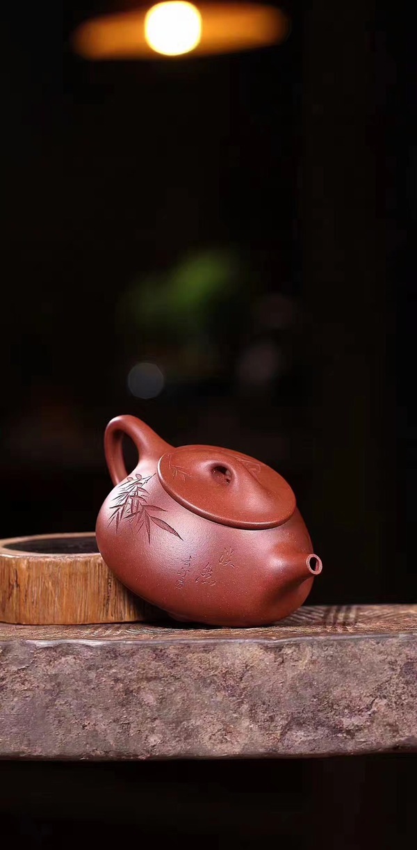 <b>紫砂</b>壶:底槽清泥石瓢壶欣赏