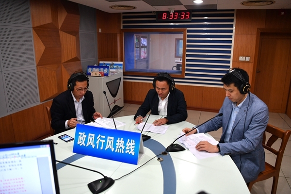 <b>宜兴</b>供电公司走进直播间听民意解难题