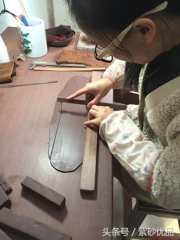 掇球<b>紫砂</b>壶全手工制作过程,很详细,建议收藏!