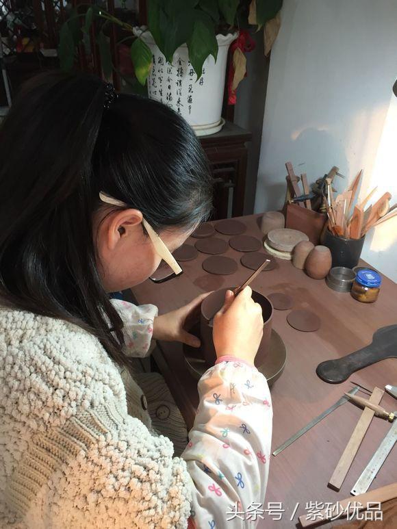 掇球<b>紫砂</b>壶全手工制作过程,很详细,建议收藏!