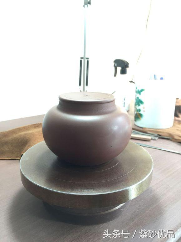 掇球<b>紫砂</b>壶全手工制作过程,很详细,建议收藏!