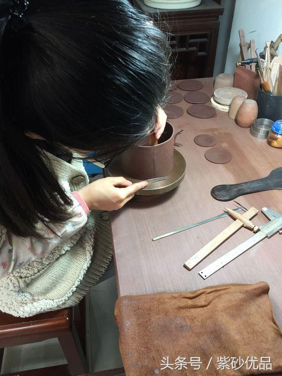 掇球<b>紫砂</b>壶全手工制作过程,很详细,建议收藏!