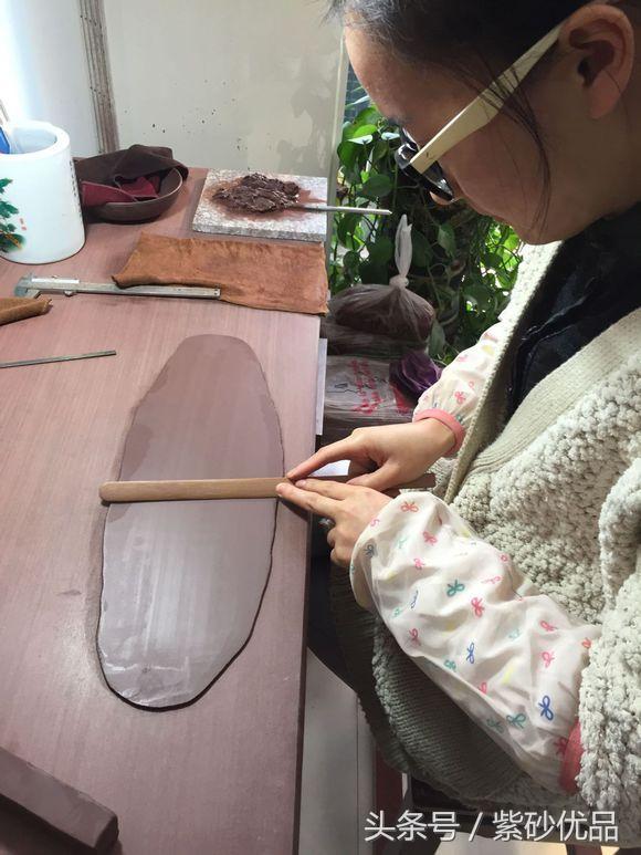 掇球<b>紫砂</b>壶全手工制作过程,很详细,建议收藏!