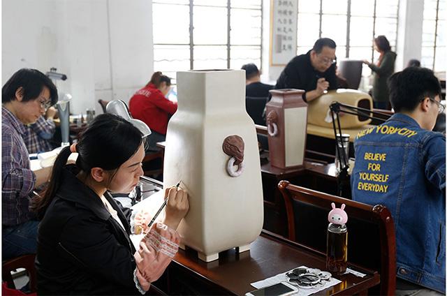 紫砂界的高考:第十二届<b>宜兴</b>全手工制陶大赛,820名艺人竞技
