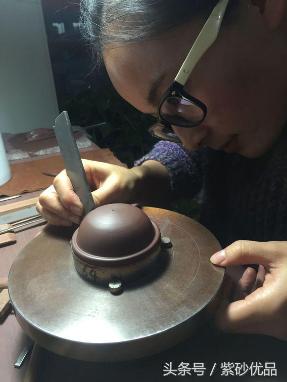 掇球<b>紫砂</b>壶全手工制作过程,很详细,建议收藏!
