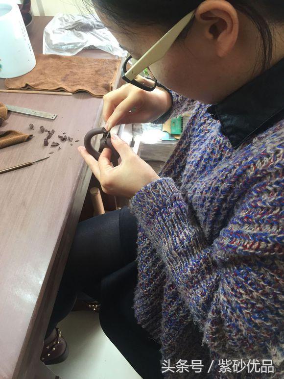 掇球<b>紫砂</b>壶全手工制作过程,很详细,建议收藏!