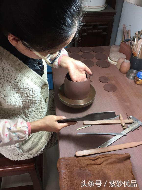 掇球<b>紫砂</b>壶全手工制作过程,很详细,建议收藏!