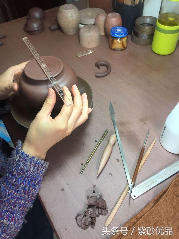 掇球<b>紫砂</b>壶全手工制作过程,很详细,建议收藏!