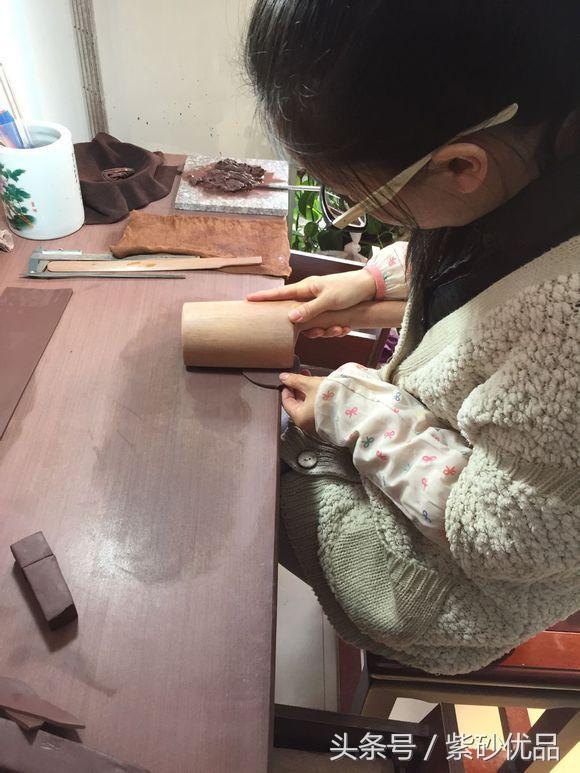 掇球<b>紫砂</b>壶全手工制作过程,很详细,建议收藏!
