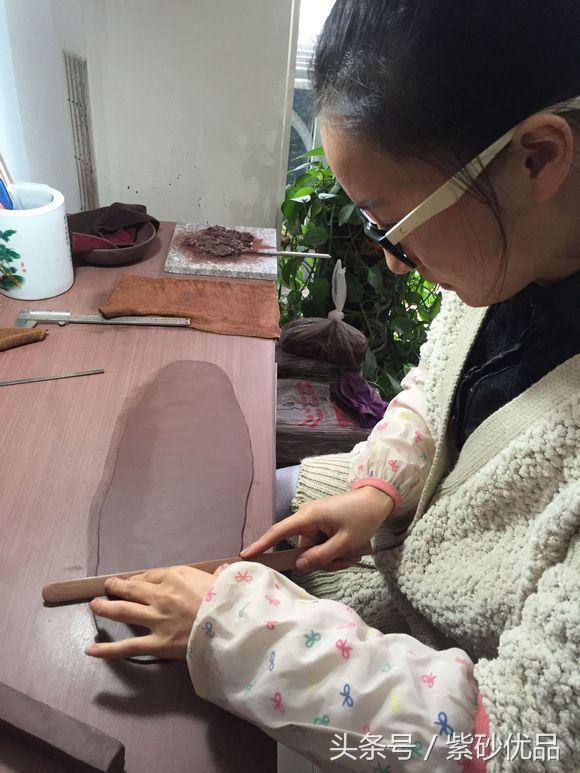 掇球<b>紫砂</b>壶全手工制作过程,很详细,建议收藏!