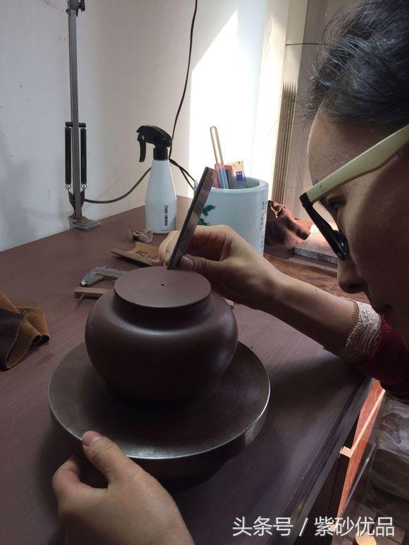 掇球<b>紫砂</b>壶全手工制作过程,很详细,建议收藏!