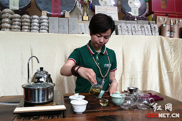 第十九届湖南茶文化节开幕 100余位<b>紫砂</b>艺术家现身长沙(图)