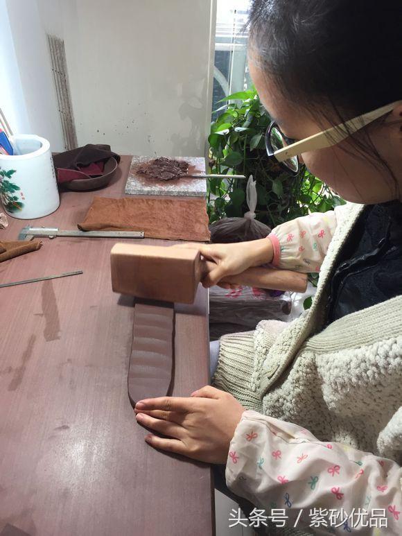 掇球<b>紫砂</b>壶全手工制作过程,很详细,建议收藏!