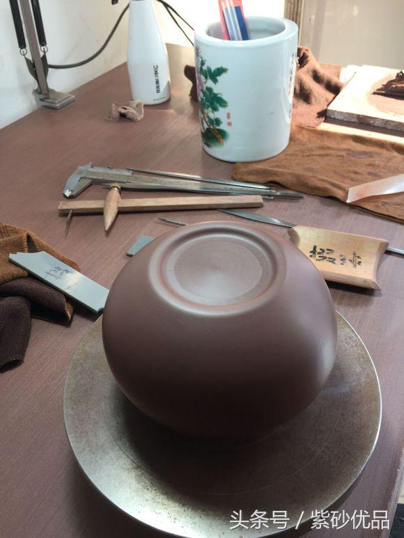 掇球<b>紫砂</b>壶全手工制作过程,很详细,建议收藏!