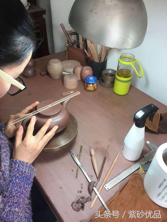 掇球<b>紫砂</b>壶全手工制作过程,很详细,建议收藏!