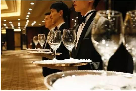 <b>宜兴</b>团氿边这家酒店不得了,竟然去办婚宴还能省几万婚庆费!