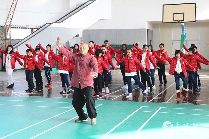 太极网<b>宜兴</b>分站成立 <b>宜兴</b>陈炳太极院院长岳曙泽任分站站长