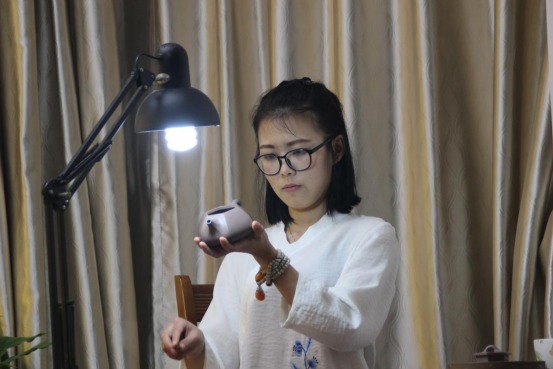 殷梦娇<b>紫砂</b>老师与何仁群大师探讨<b>紫砂</b>艺术