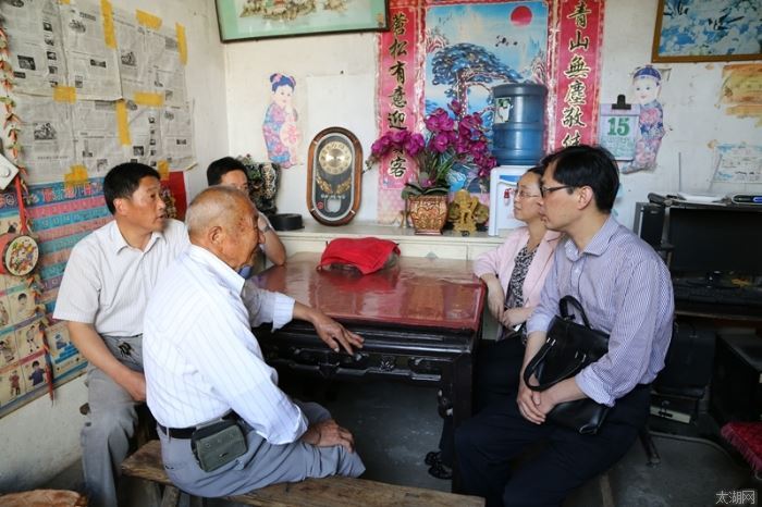 <b>宜兴市</b>委老干部局赴周墅社区开展大走访活动