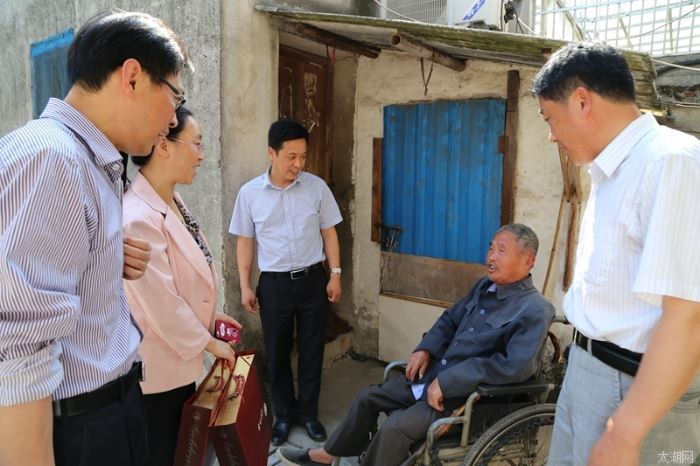<b>宜兴市</b>委老干部局赴周墅社区开展大走访活动