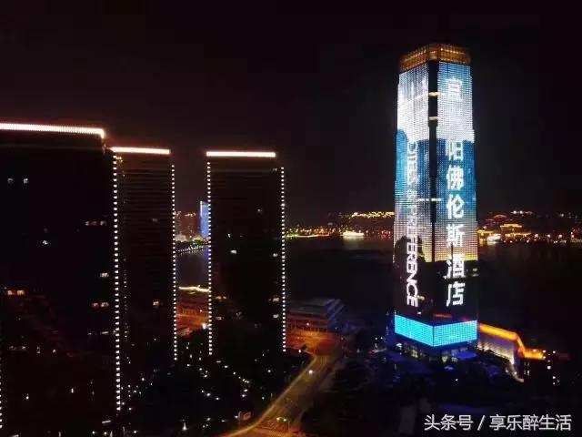 住<b>宜兴</b>地标酒店,每间客房沐浴系统就壕掷20多万,周末不加价!