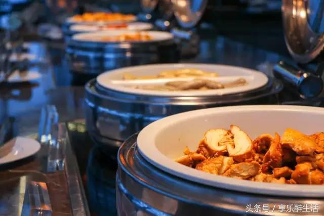 住<b>宜兴</b>地标酒店,每间客房沐浴系统就壕掷20多万,周末不加价!